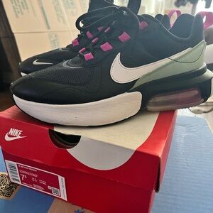 Nike Air Max Sneakers with Pink Accents (Verona)